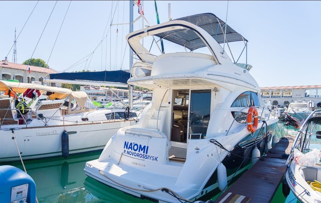 Моторная яхта Meridian 341 Naomi