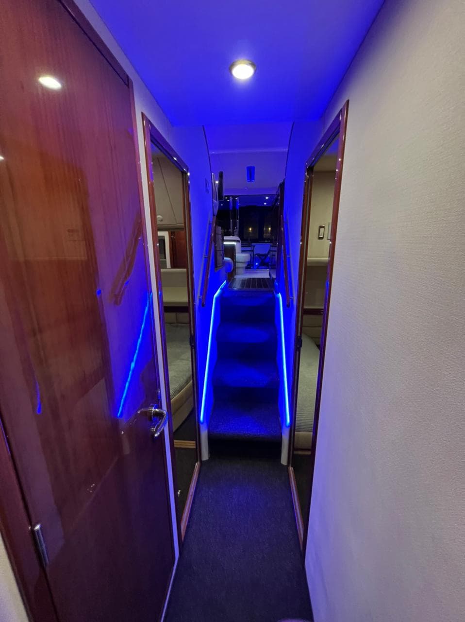 Яхта Fairline Phantom 50 AURA VIP