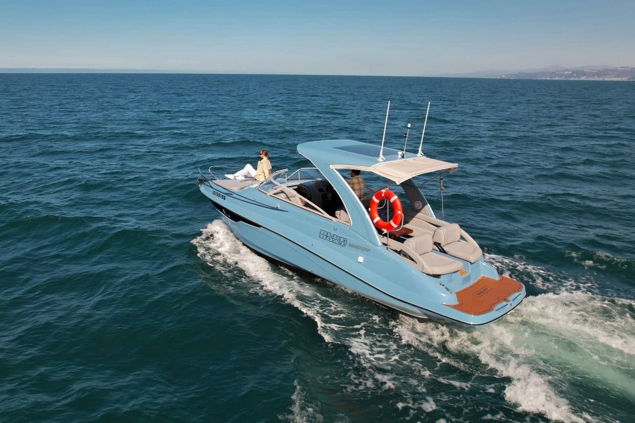Катер BlueBoat Magniff 290 freeflight