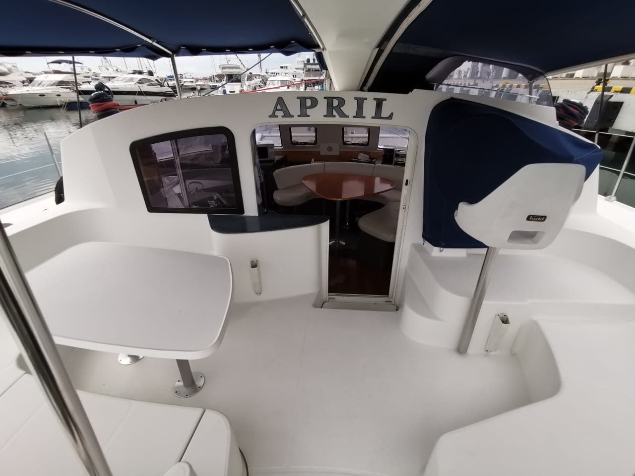 Парусно моторный Катамаран Lavezzi 40″April»- Апрель