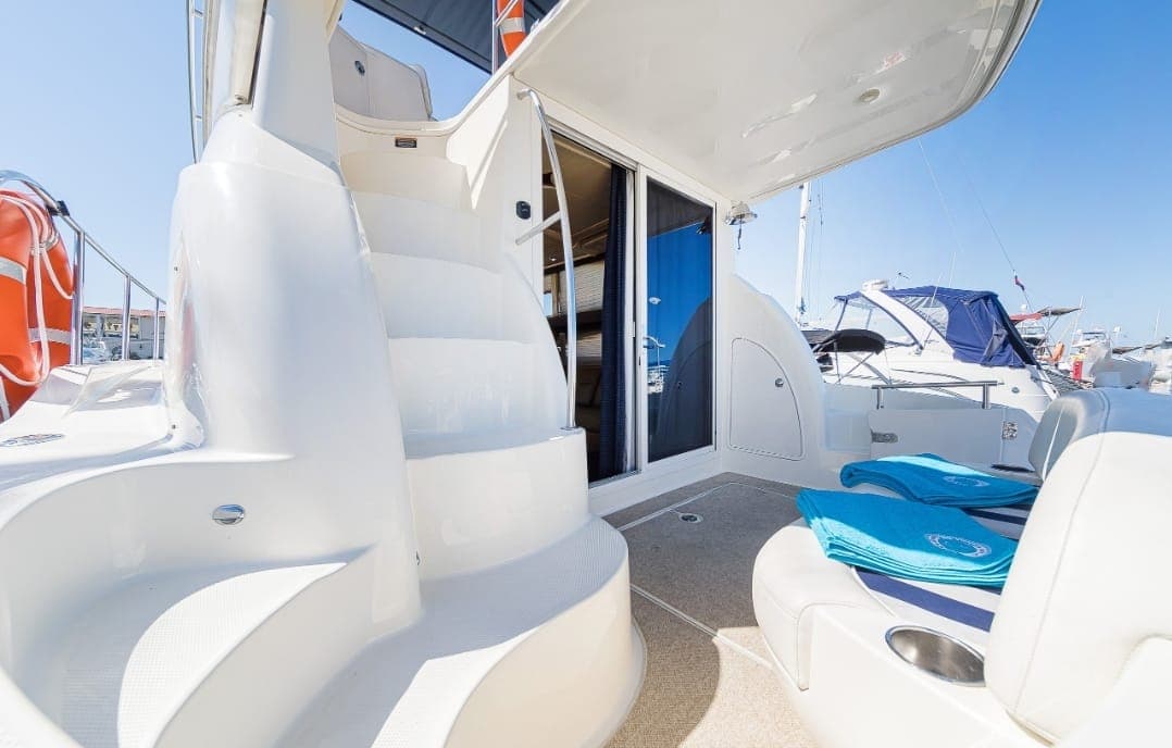 Моторная яхта Meridian 341 Naomi