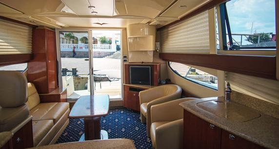Яхта Кисс Meridian 341