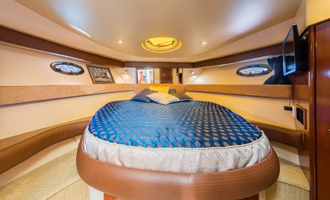 Моторная яхта Meridian 341 Naomi