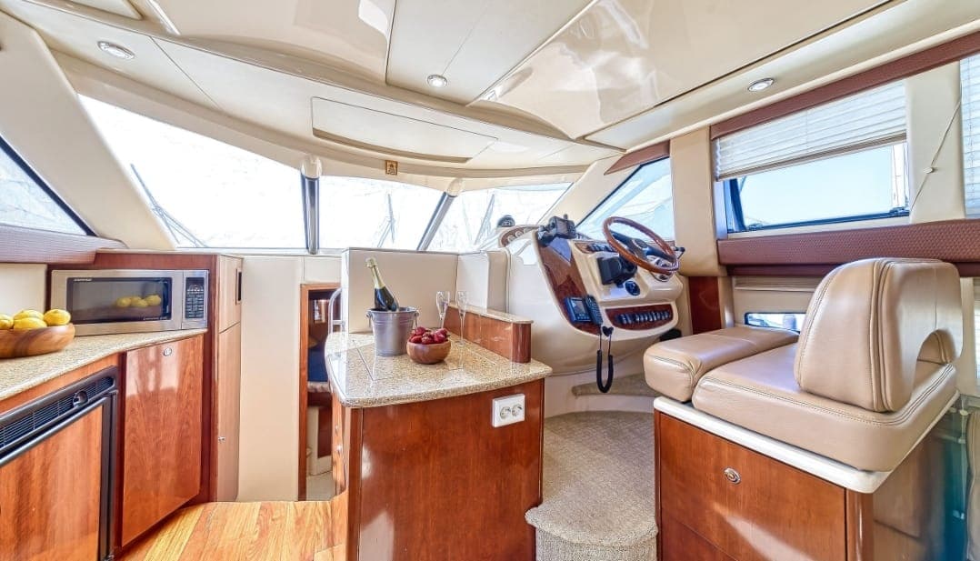 Моторная яхта Meridian 341 Naomi
