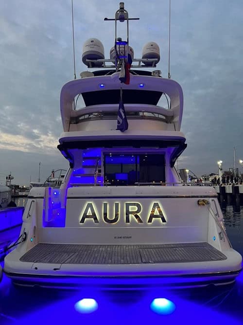 Яхта Fairline Phantom 50 AURA VIP