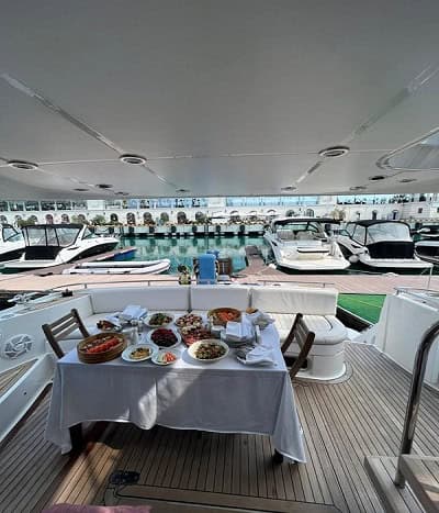 Яхта Fairline Phantom 50 AURA VIP