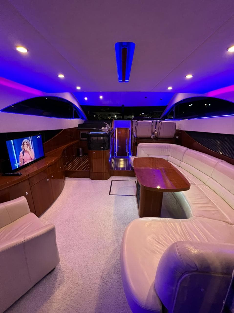 Яхта Fairline Phantom 50 AURA VIP