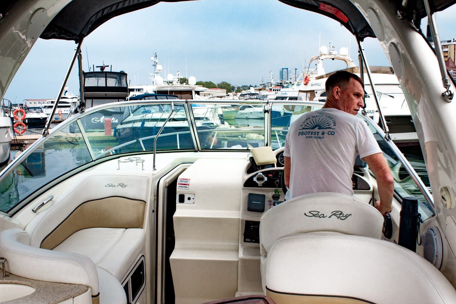 Катер Корсика Sea Ray 275