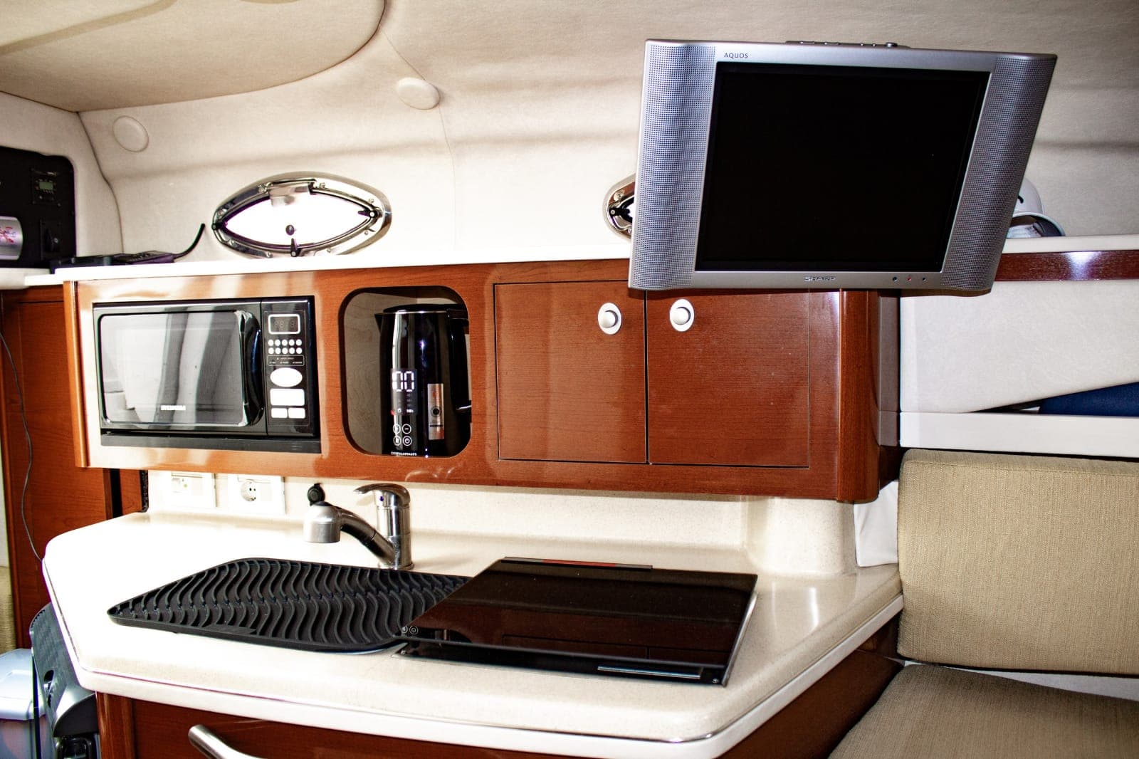 Катер Корсика Sea Ray 275