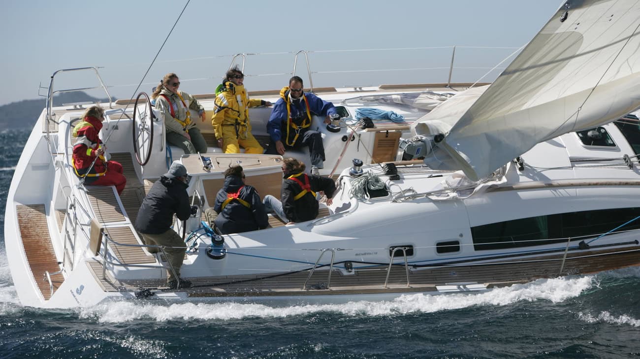 Премиальная парусная VIP яхта OCEANIS 50 Лилу