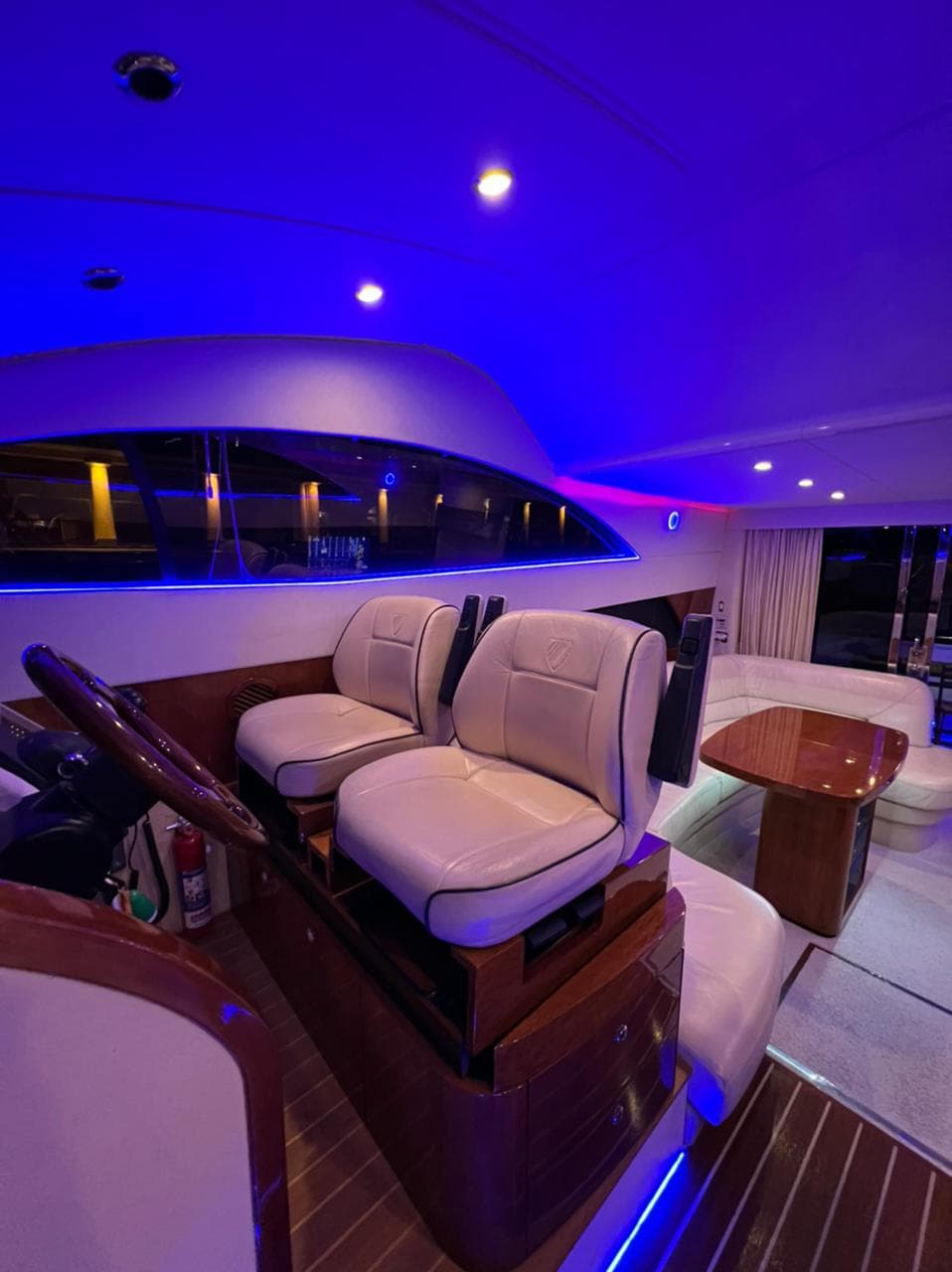 Яхта Fairline Phantom 50 AURA VIP