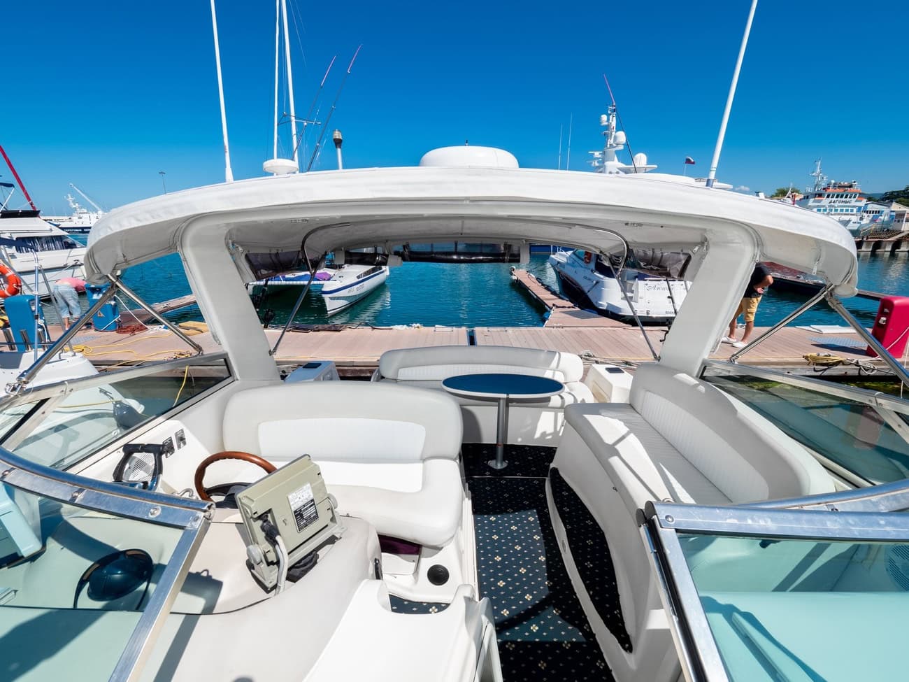 Яхта Rinker Fiesta vee 340 Эврика