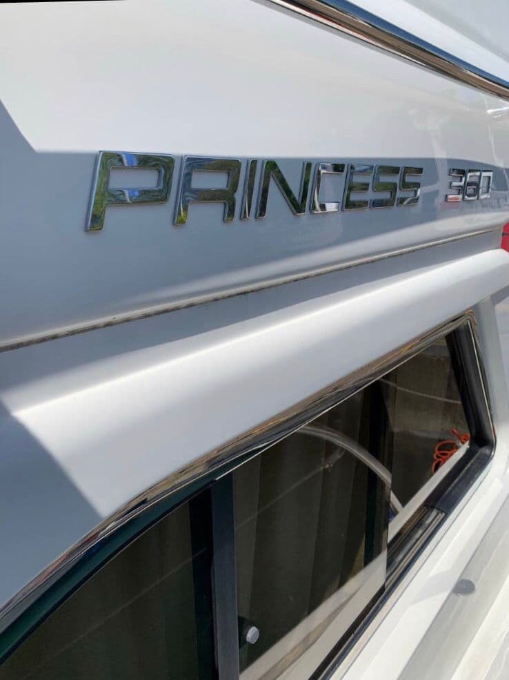 Моторная яхта Princess 360 «UNO»
