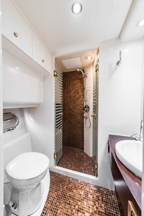 Яхта ALEXUM VIP Elegance 64