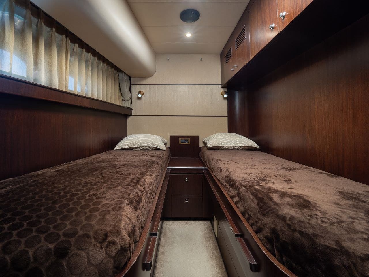 Яхта ALEXUM VIP Elegance 64
