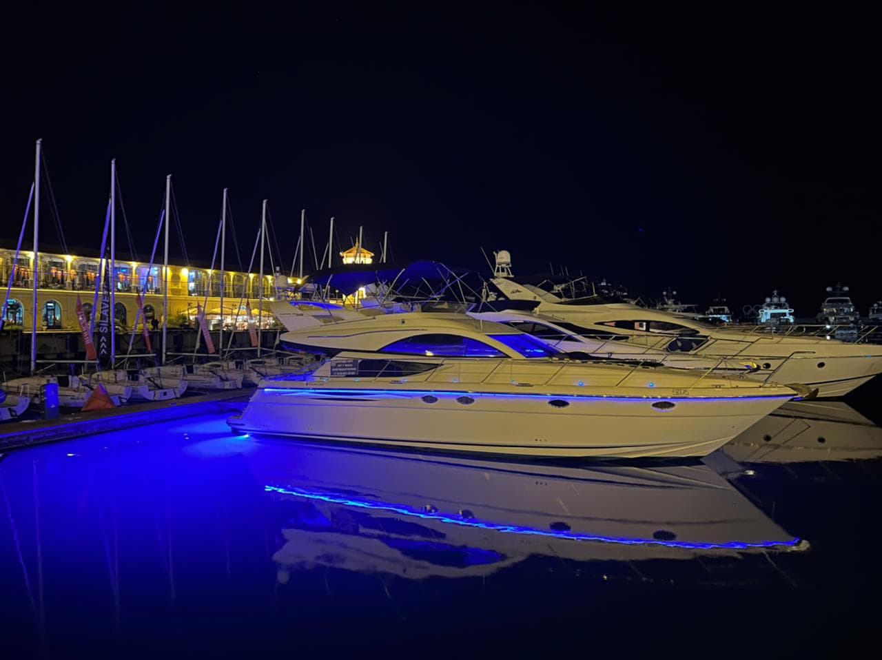 Яхта Fairline Phantom 50 AURA VIP