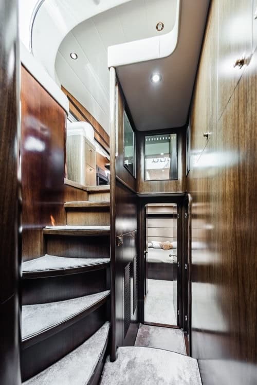 Яхта ALEXUM VIP Elegance 64