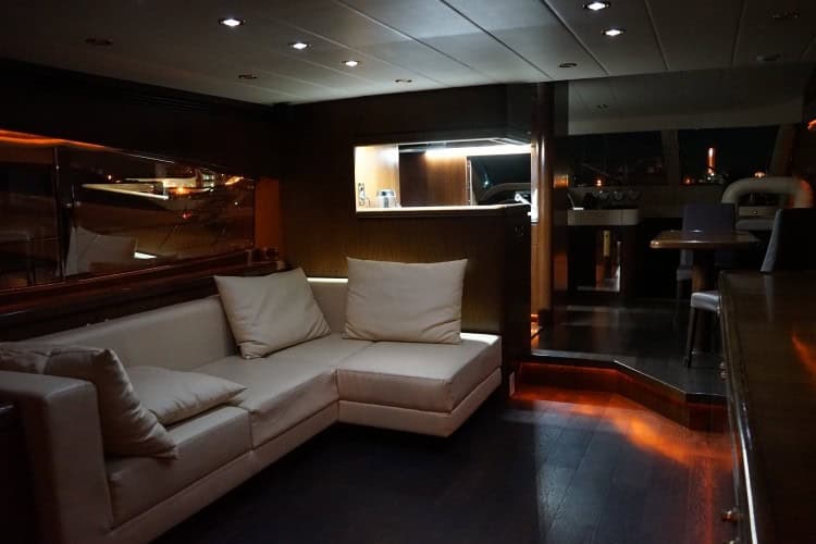 Яхта ALEXUM VIP Elegance 64