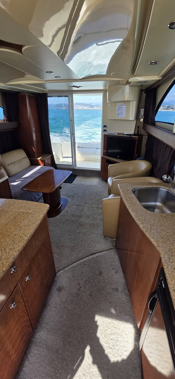 Яхта Кисс Meridian 341