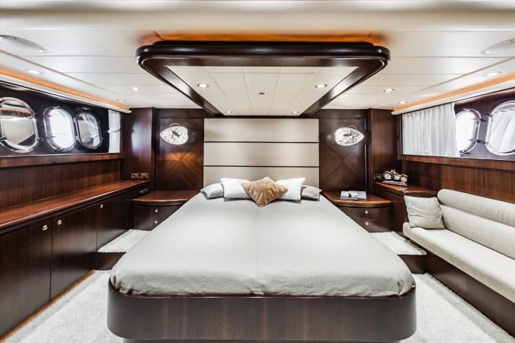 Яхта ALEXUM VIP Elegance 64