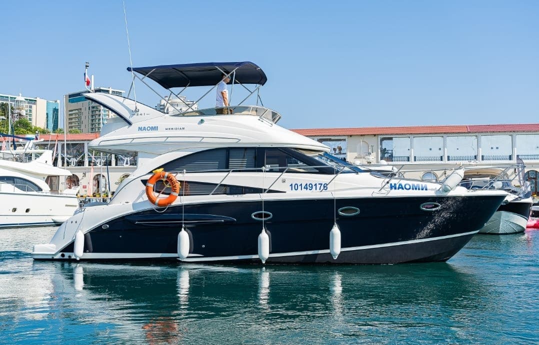 Моторная яхта Meridian 341 Naomi