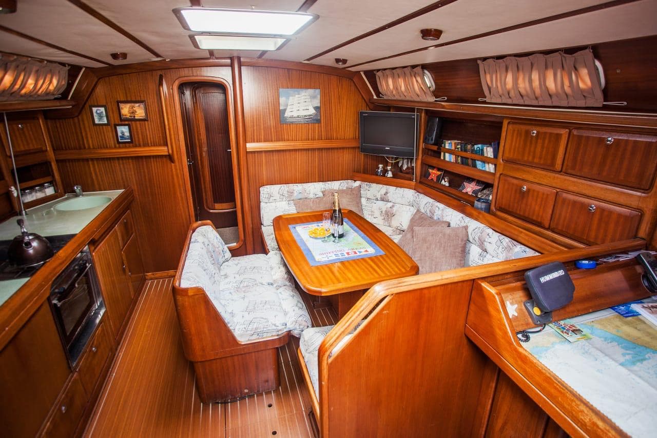 Яхта Bavaria 42 «Ареал» в Имеретинском порту