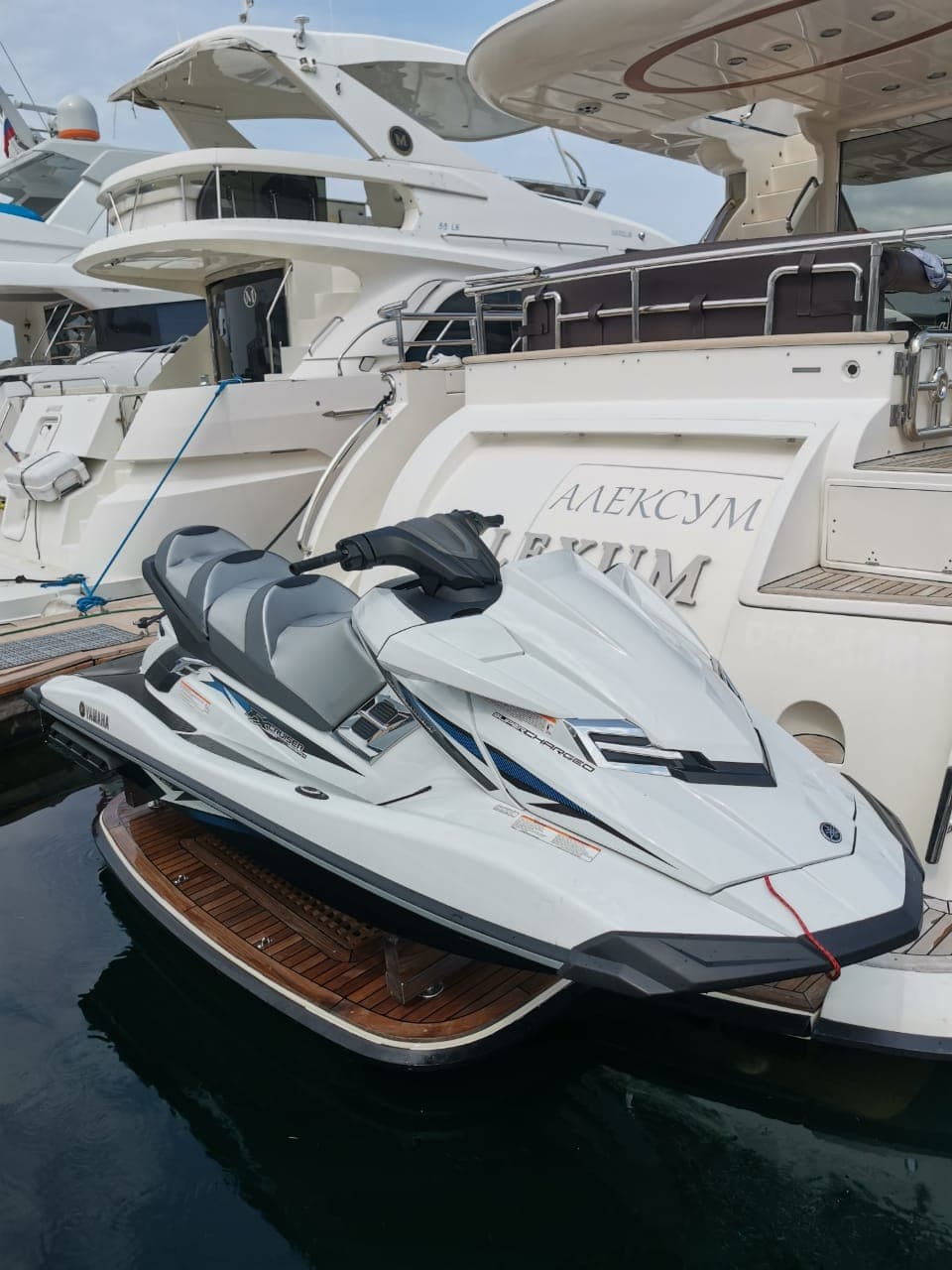 Яхта ALEXUM VIP Elegance 64