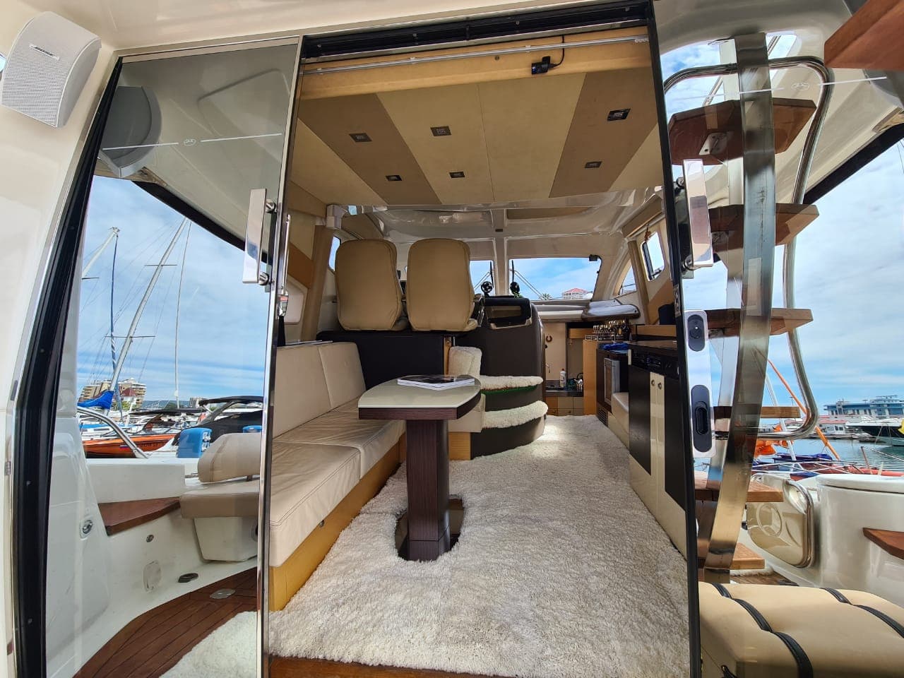 Яхта Cranchi Atlantique 43 «Валькирия»