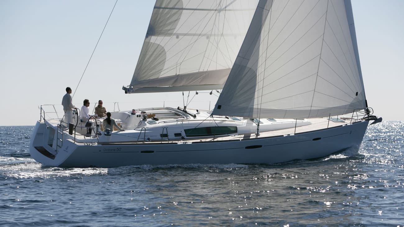 Премиальная парусная VIP яхта OCEANIS 50 Лилу