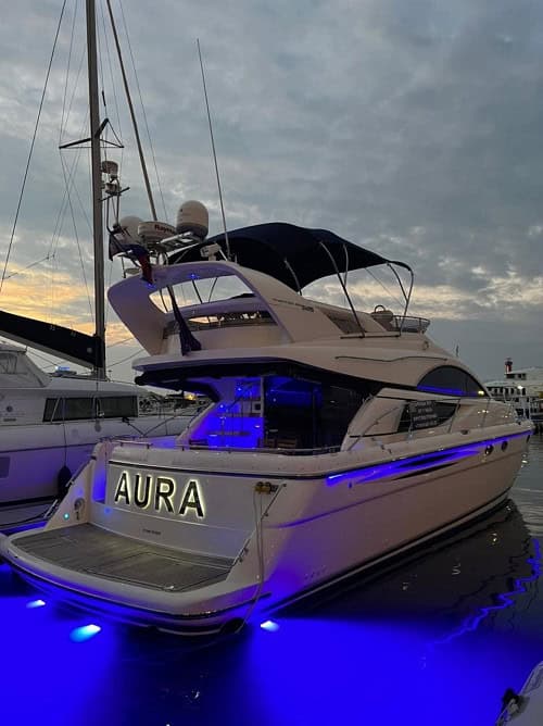 Яхта Fairline Phantom 50 AURA VIP