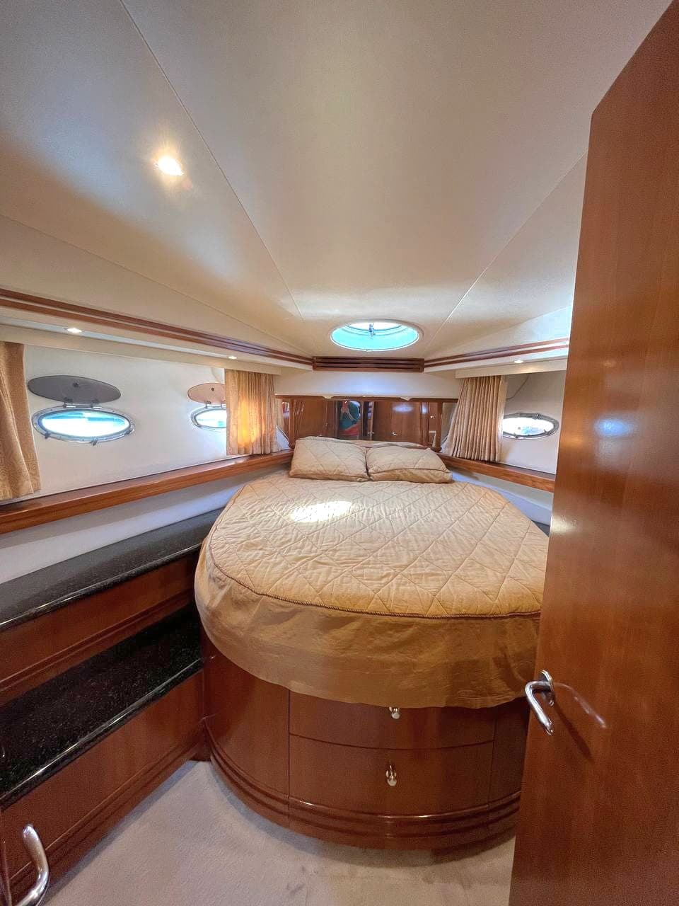 Яхта Carver 57 Романтика Сочи
