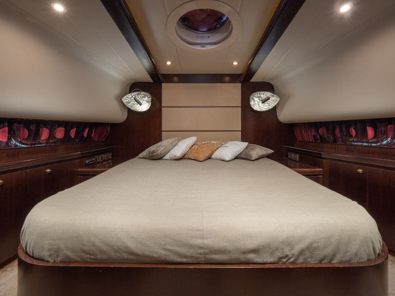 Яхта ALEXUM VIP Elegance 64