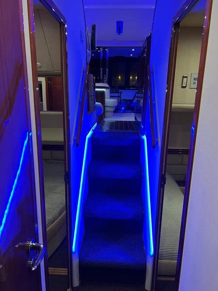Яхта Fairline Phantom 50 AURA VIP