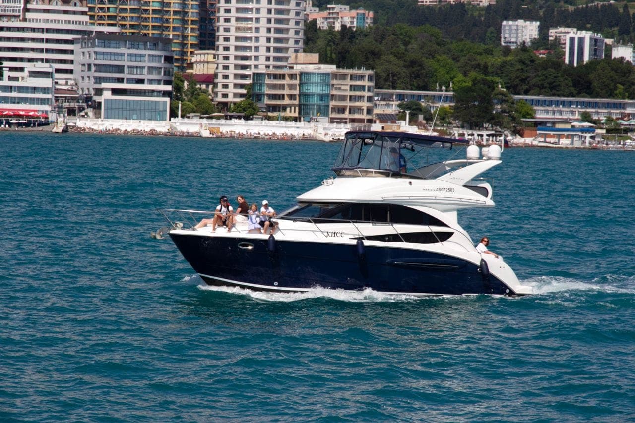 Яхта Кисс Meridian 341